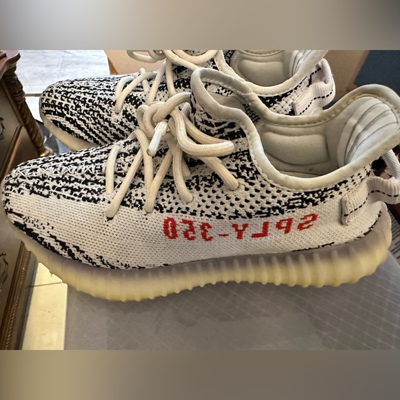 adidas Yeezy Boost 350 V2 Zebra - Picture 1 of 6